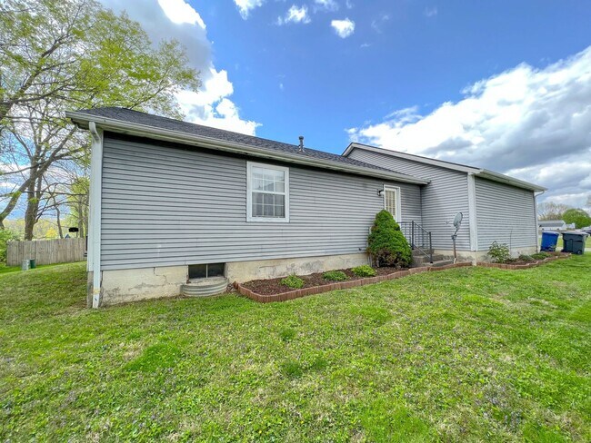 Building Photo - Stunning Rental Home in Indian Creek - Rey...