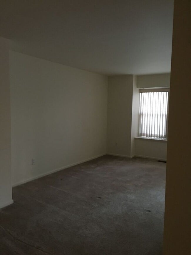 Building Photo - 3 bed 2.5 bath Townhouse - Mount Laurel