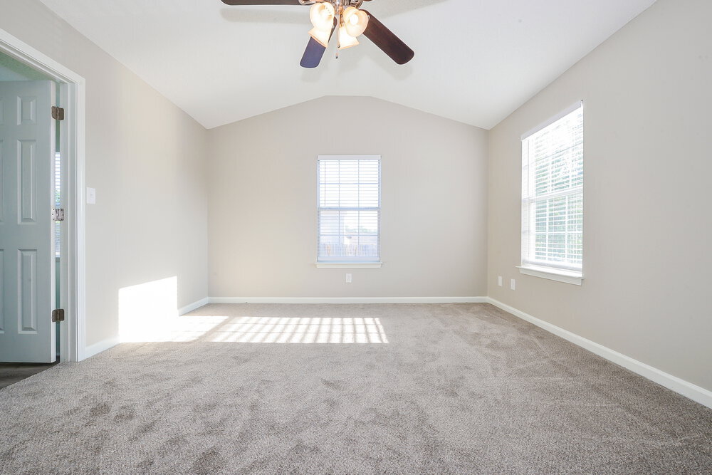 Building Photo - 709 Village Overlook