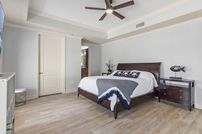 Building Photo - 725 Gulf Shore Dr