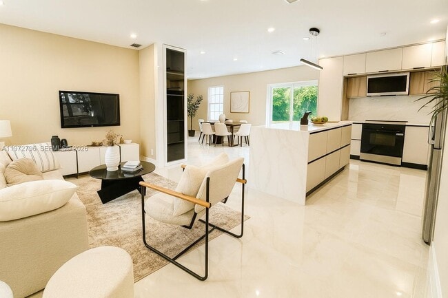 Building Photo - 1399 NE 38th St