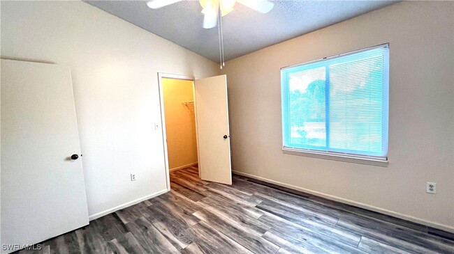 Building Photo - 13160 Kings Point Dr