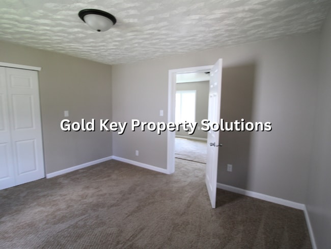Building Photo - Fully Updated 2 BR 1 BA House with Covered...