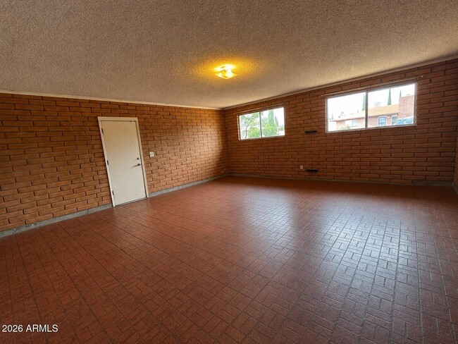 Building Photo - 1281 N Catalina Dr