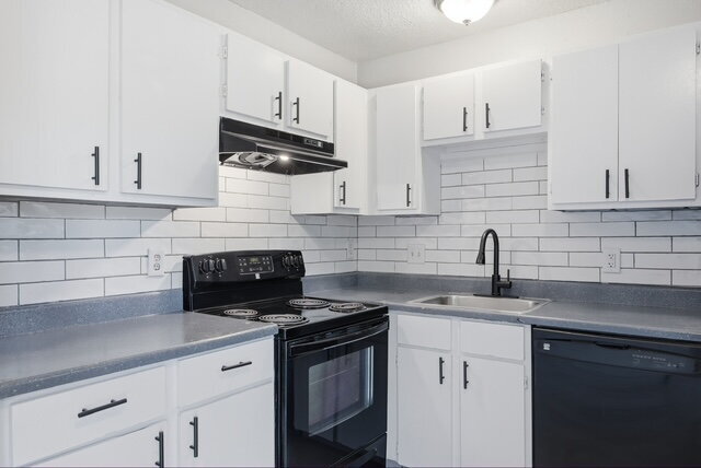 Building Photo - 430 Kendalia Ave