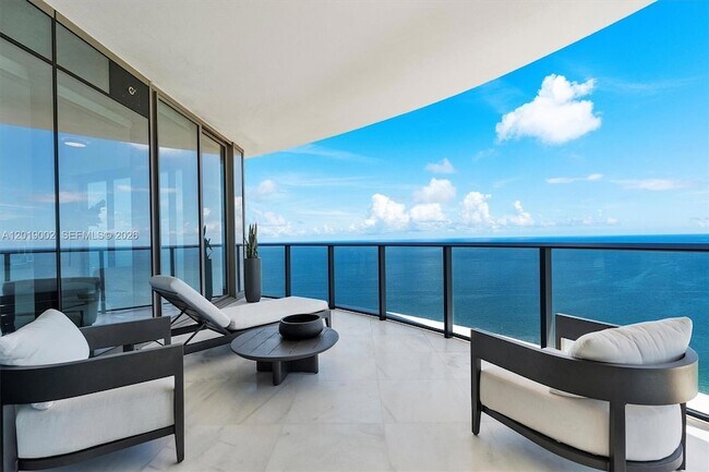 Building Photo - 15701 Collins Ave