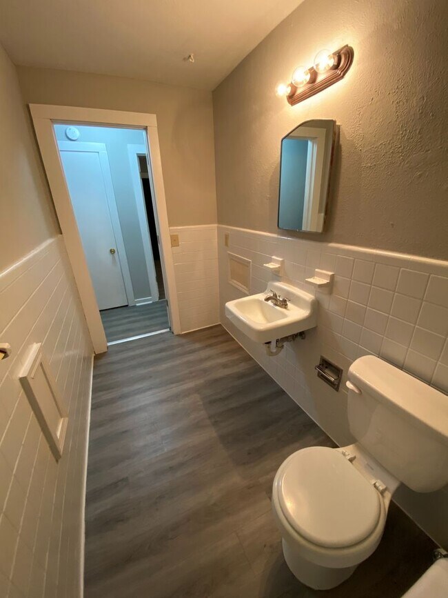 Building Photo - 406 Hietts Ln