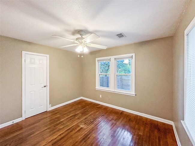 Building Photo - 805 Herndon Ln