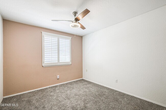 Building Photo - 6821 Pearl Ridge Dr