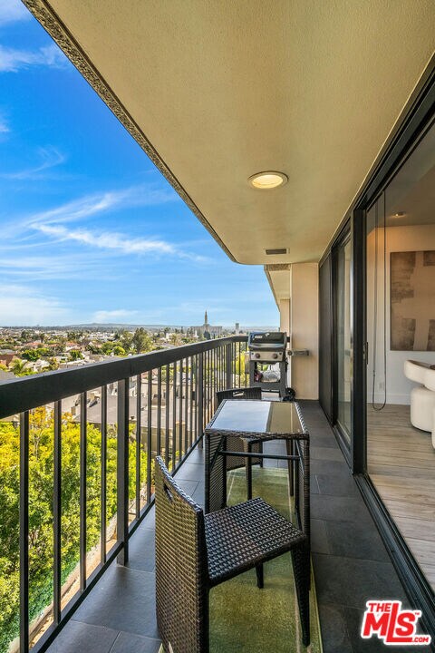 Building Photo - 10790 Wilshire Blvd