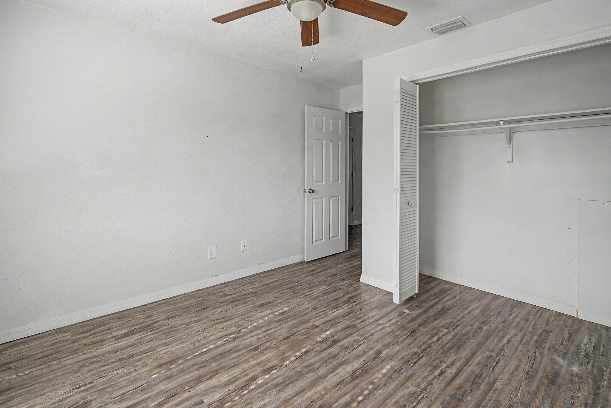 Building Photo - 7210 N Manhattan Ave