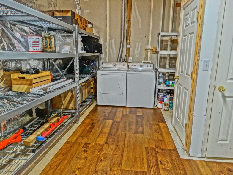 Laundry & Storage - 11598 Tolson Plz