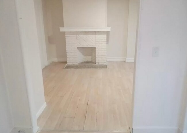 Building Photo - 133 Isabella Ave
