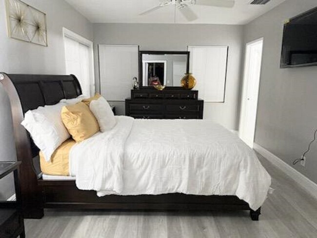 Building Photo - 1929 NE 26th St