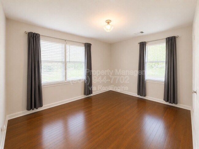 Building Photo - 1230 Lechlade St