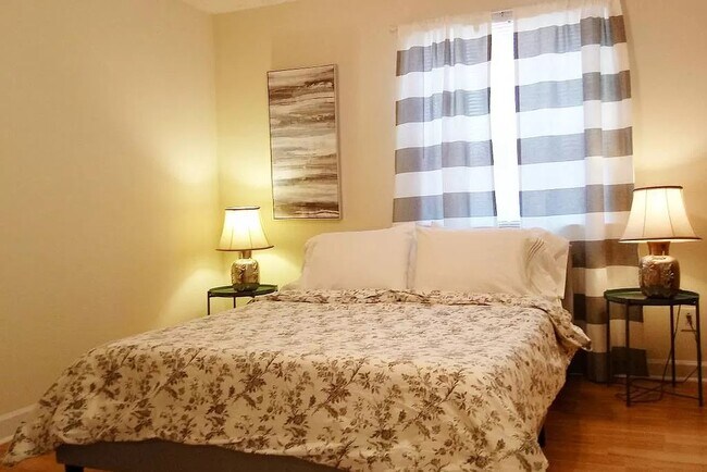 Building Photo - 290 Appleby Dr