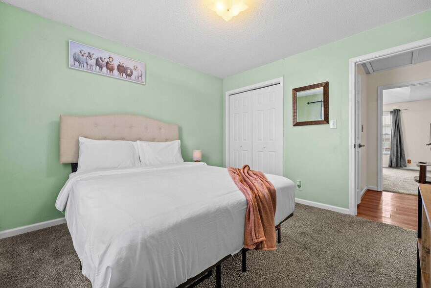 Building Photo - 3409 Summerfield Dr