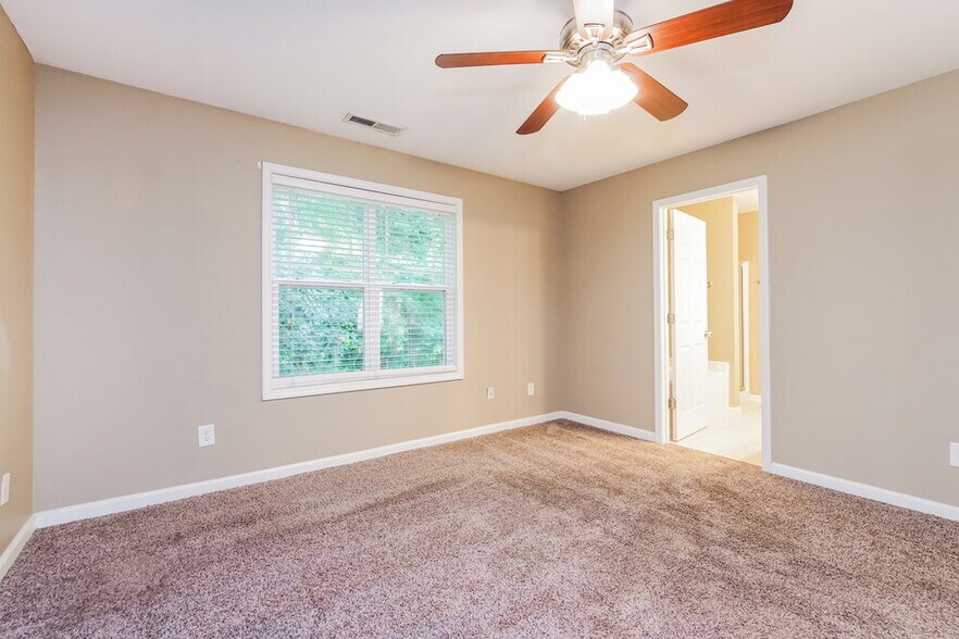 Building Photo - 146 Willowbrook Cir