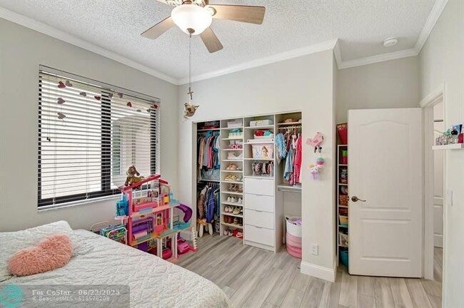 Building Photo - 6041 SW 195th Ave