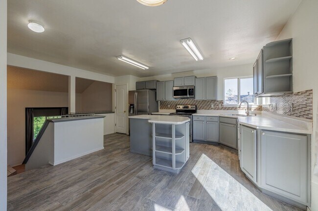 Building Photo - 5108 Hawk Springs Dr