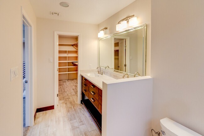 Building Photo - 1112 Bering Dr