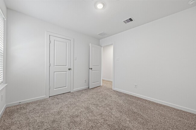 Building Photo - 3511 Goldfinch Wds Dr