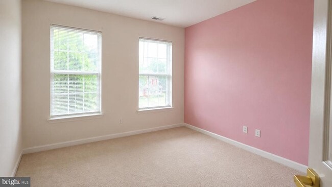 Building Photo - 5455 Quaint Dr