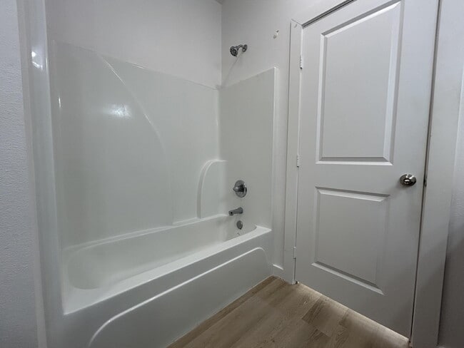 Building Photo - 5703 Kemper St