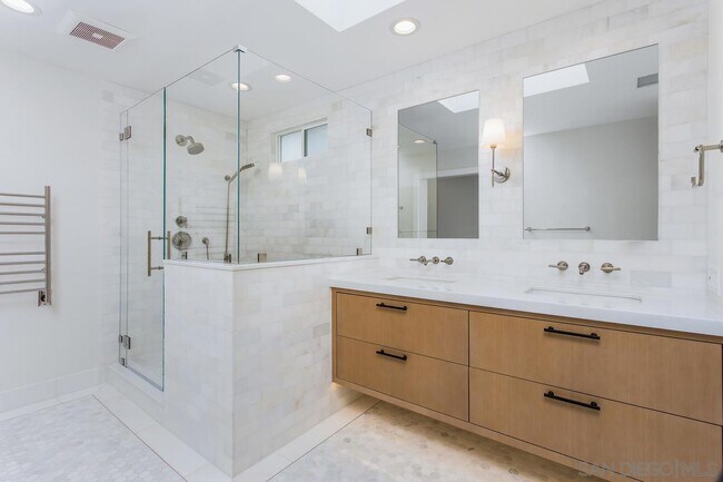 Building Photo - 2460 Oakridge Cove