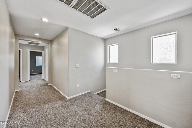 Building Photo - 7104 S 7th Ln