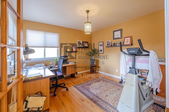 Building Photo - 2432 Mallard Cir