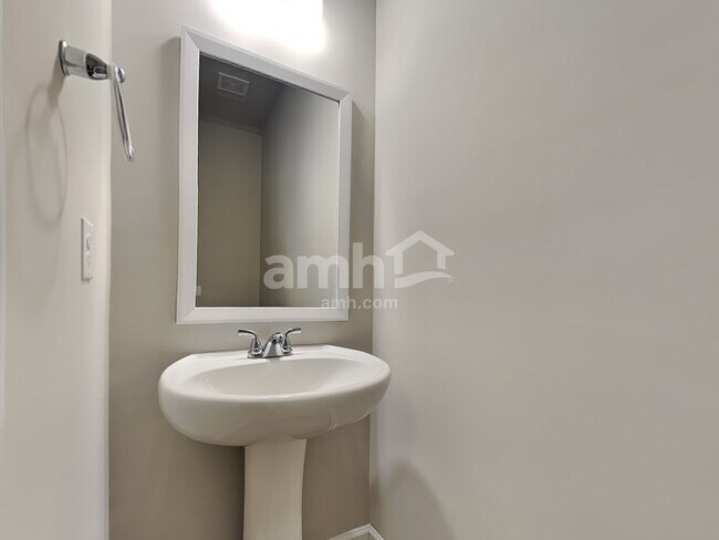 Building Photo - 214 Omega Ct