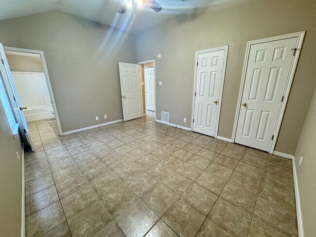 Building Photo - 4807 John David Dr