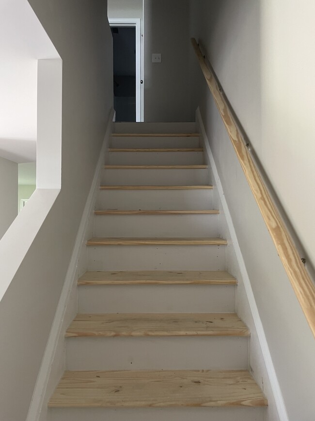 Stairs - 1417 Cherrycrest Dr
