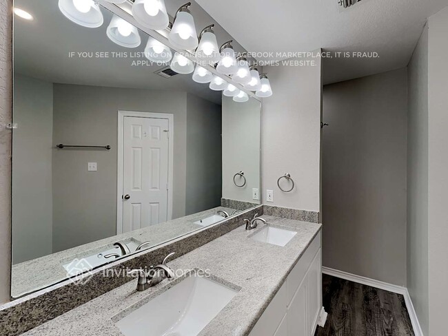 Building Photo - 1044 Springhill Dr