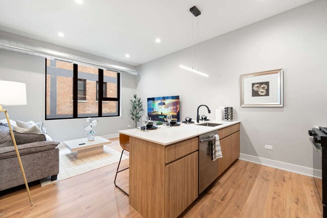 Building Photo - 6044 N Winthrop Ave