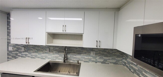 Building Photo - 9656 SW 138th Ave