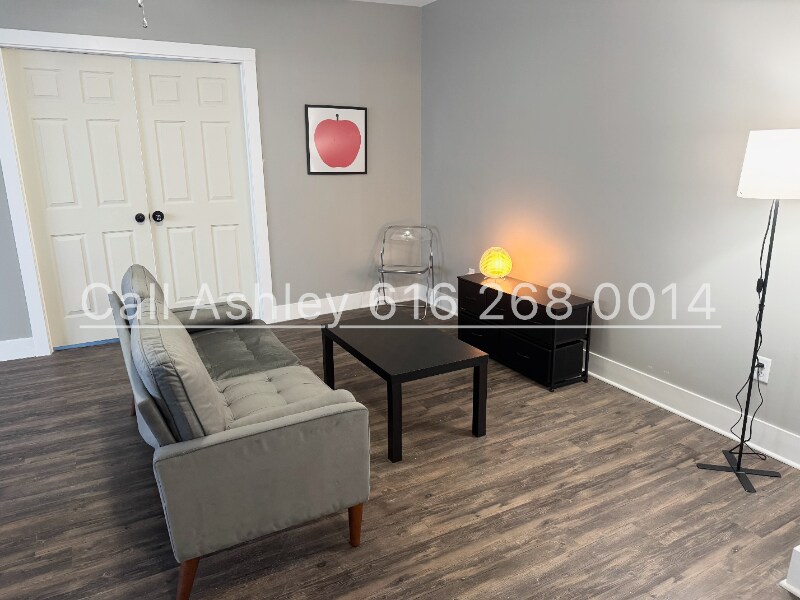 Building Photo - 1032 Logan St SE