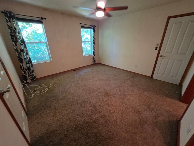 Building Photo - 1080 Heron Ridge Ave