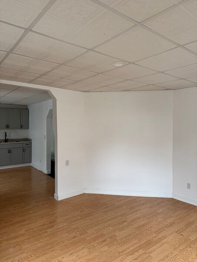 Building Photo - 1006 Academy St