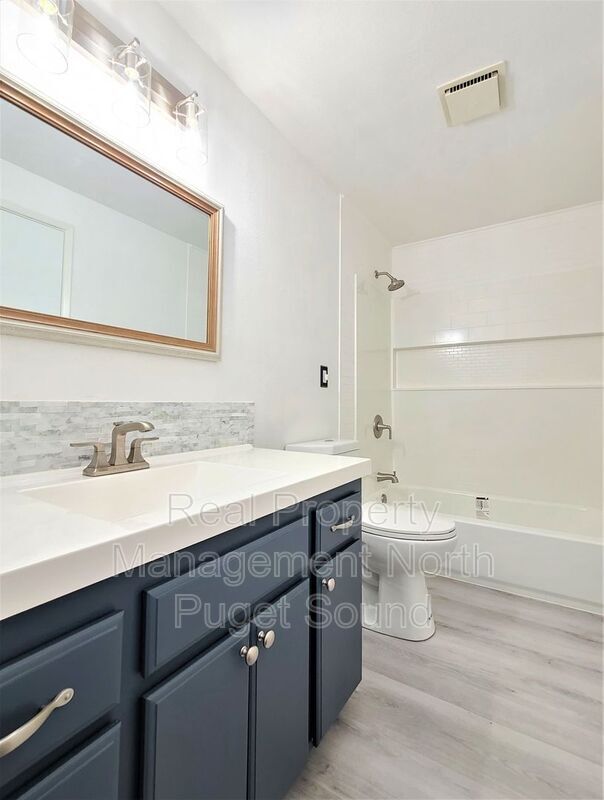 Building Photo - 7914 44th Ave W