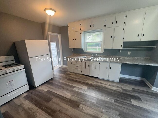 Building Photo - 1506 Hutton St
