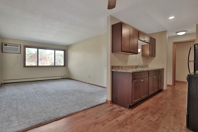 Building Photo - 6001 E Viking Blvd