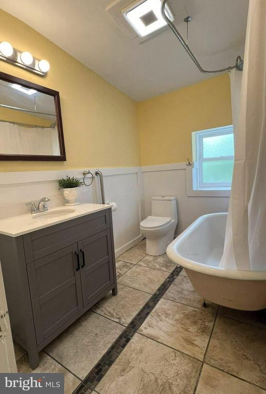 Building Photo - 42 Holland Ave