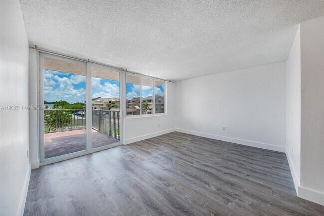 Building Photo - 10700 SW 108th Ave