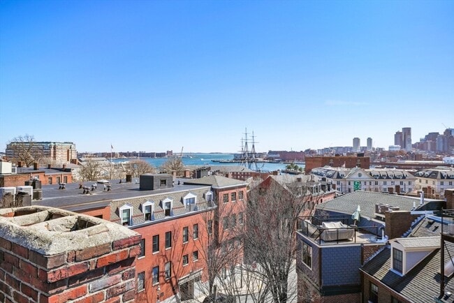 Building Photo - 28 Chestnut St