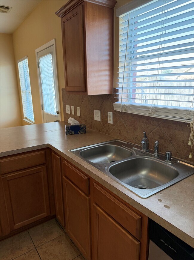 Building Photo - 8835 Old Maple Ln