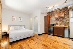Building Photo - 1304 Broadway