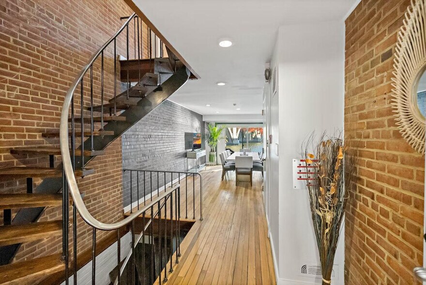 Building Photo - 3303 Water St NW