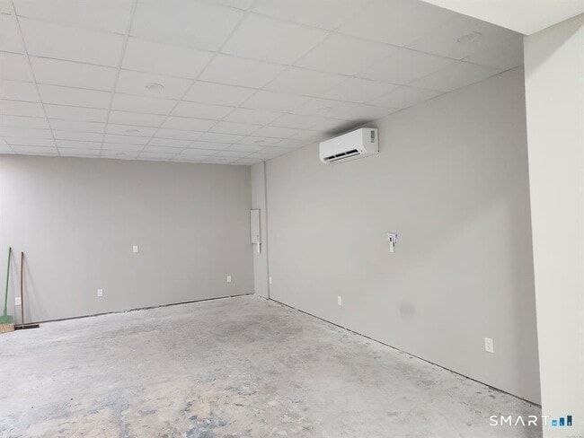 Building Photo - 16 Church St